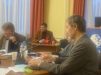 Cтарший преподаватель кафедры художественного текстиля Дмитрий Владимирович Романов, выпускник аспирантуры Академии Штиглица успешно защитил диссертацию