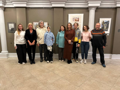 «Путешествия»: выставка творческих работ преподавателей кафедры интерьера и оборудования в Центральном парке культуры и отдыха имени С.М. Кирова