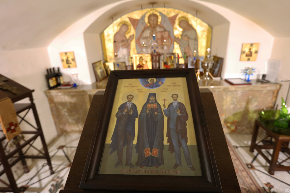 В храм Святого Апостола и Евангелиста Луки при Академии Штиглица Фондом иконы Святых Новомучеников юристов Петроградских была передана икона