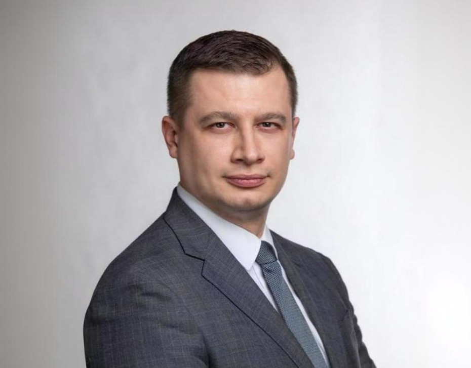 Директор Департамента координации деятельности образовательных организаций Министерства науки и высшего образования РФ Виталий Гришкин поздравил студентов и сотрудников СПГХПА им. А. Л. Штиглица