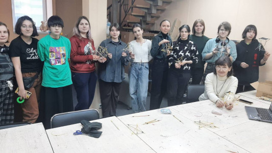 Преподаватели и студентка Академии Штиглица провели открытый мастер-класс в Ленинградском областном колледже культуры и искусства