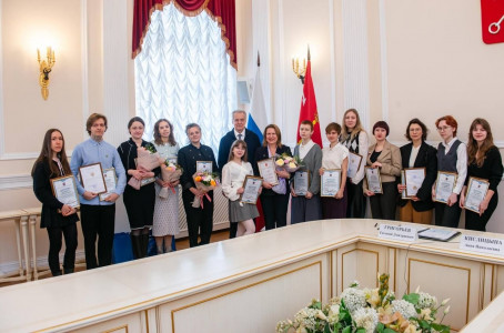 В Смольном торжественно наградили студентов-победителей Международного художественного конкурса студенческих работ, посвящённых картине У. Мансура «Додо»